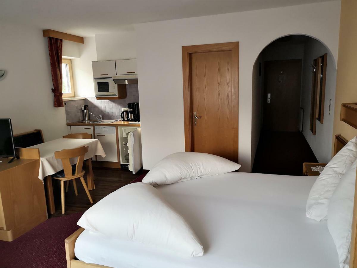 Apart Hotel Ideal Ладис Екстериор снимка