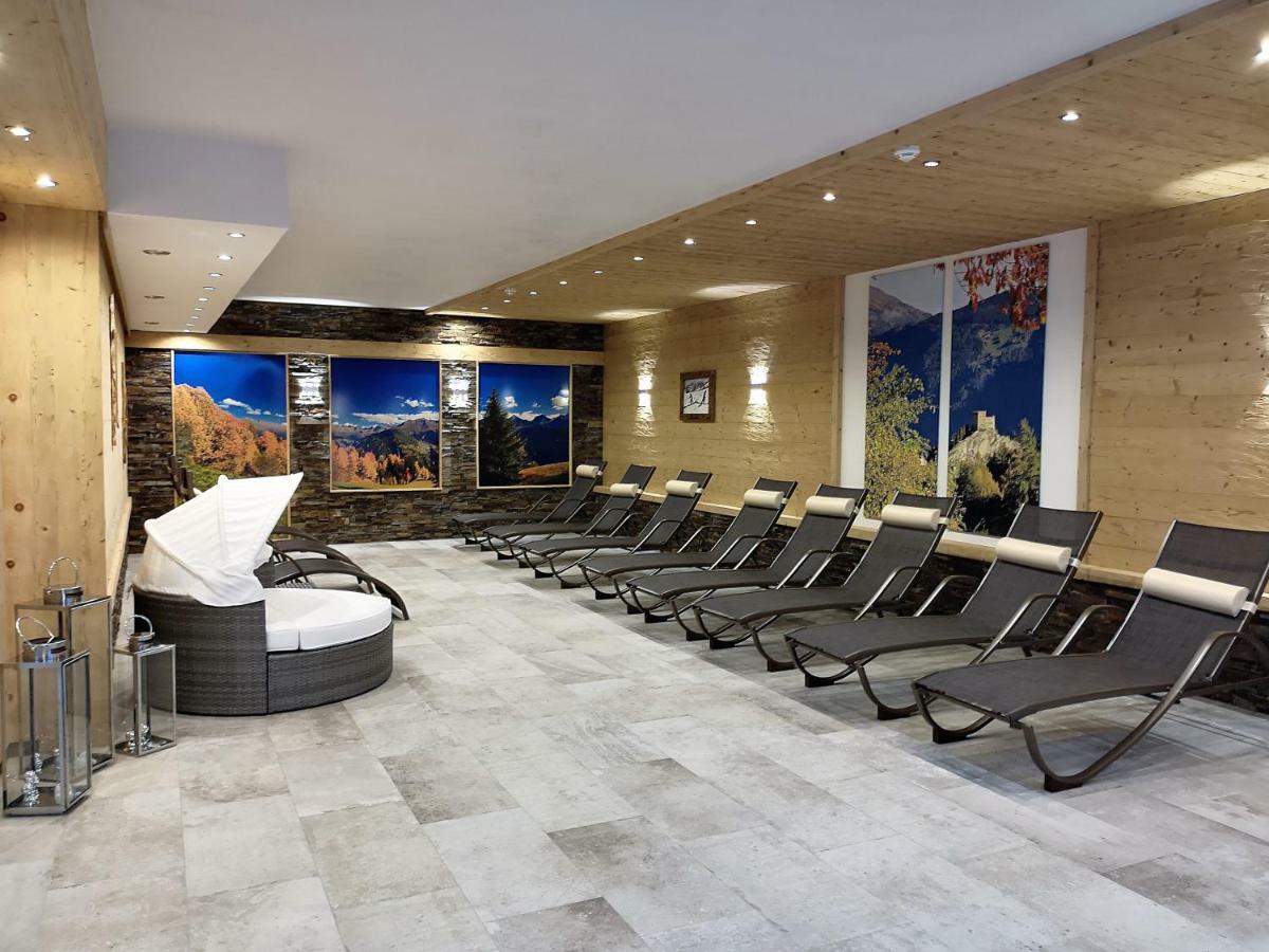 Apart Hotel Ideal Ладис Екстериор снимка
